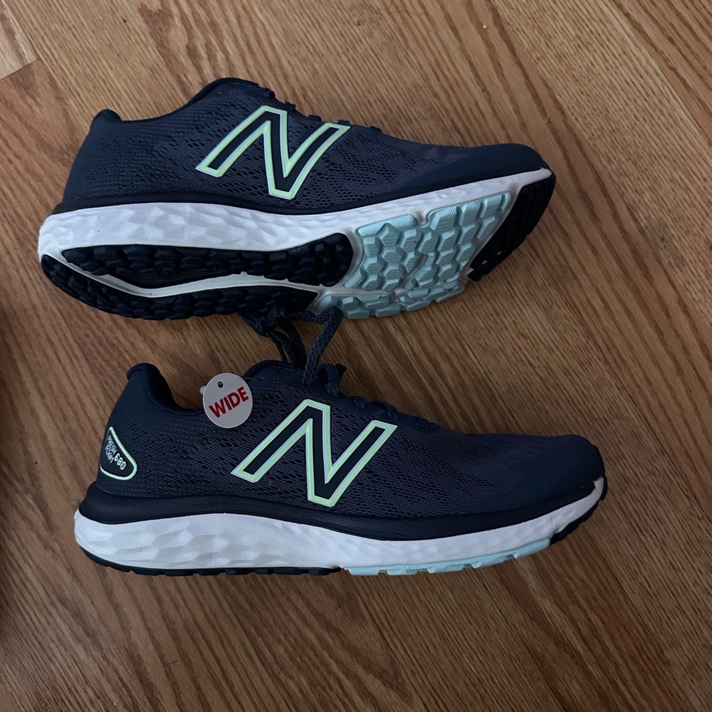 womens New Balance sneakers.  brand new.  size 8. Wide.